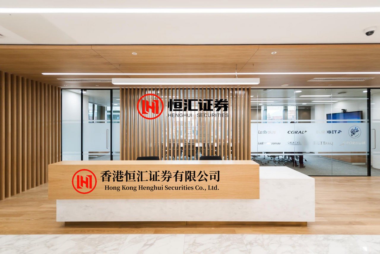 航心配资平台 无业男入住酒店冒充检察官，骗走前台1.6万余元，还让她辞了工作